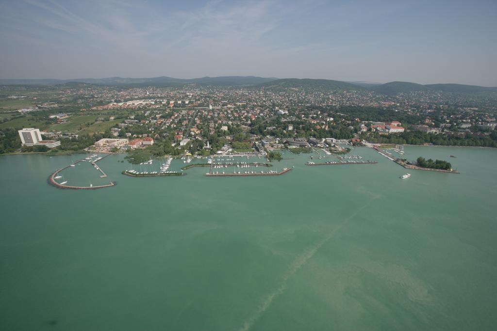 Apartman Vitorlas Vendeghaz Balatonfured Ngoại thất bức ảnh